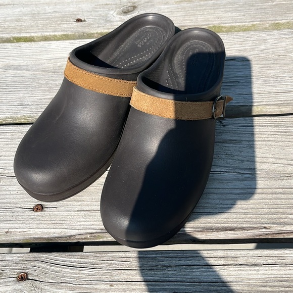 Crocs Sarah Clogs - Picture 9 of 12